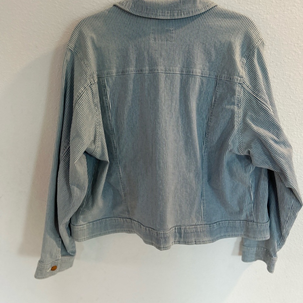 Universal Thread Women’s Striped Jean Jacket
NWT

Size XL - Picture 2 of 7